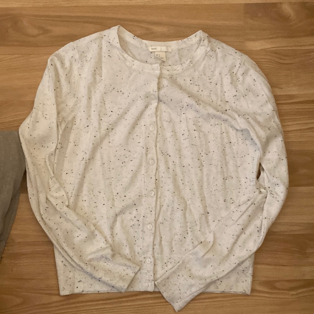 Medium H&M button up women’s sweater